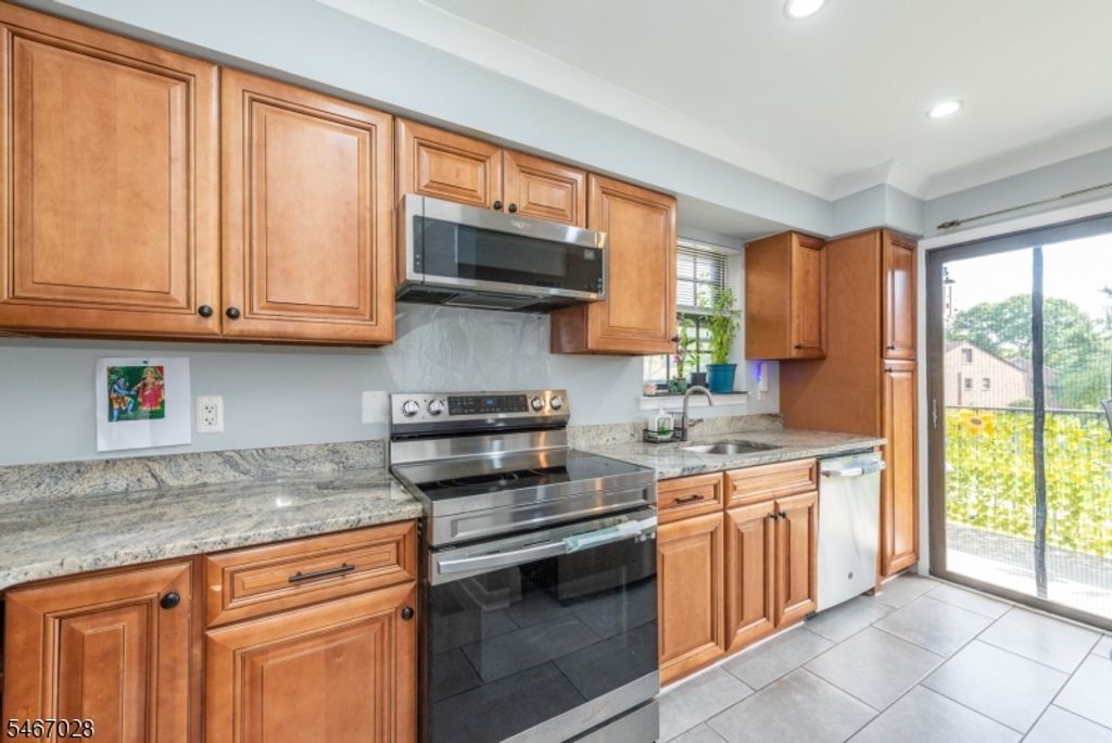 323 Gill Ln 12R, Woodbridge Twp., NJ 08830 — exterior