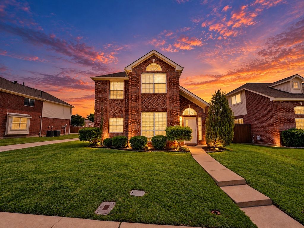 1402 Stone Canyon Way, Lewisville, TX 75067 — exterior