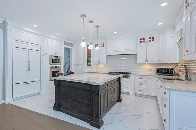 8 Parkview Drive, Jericho, NY 11753