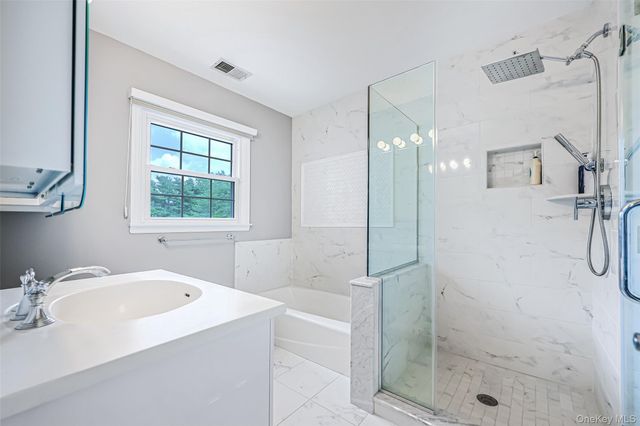 8 Parkview Drive, Jericho, NY 11753
