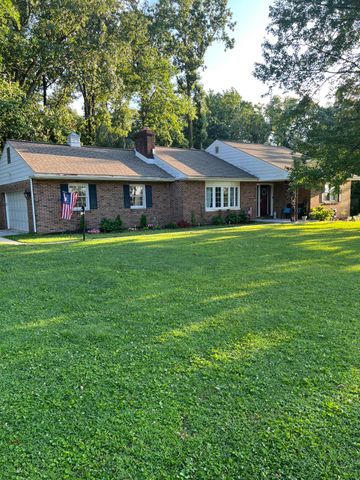 1798 RIDGEVIEW DR, Coatesville, PA 19320