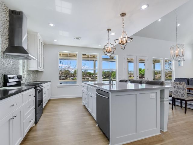 1332 S Lakeside Drive, Burnet, TX 78611