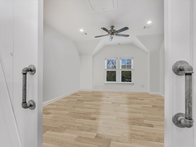 1332 S Lakeside Drive, Burnet, TX 78611