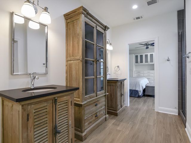 1332 S Lakeside Drive, Burnet, TX 78611