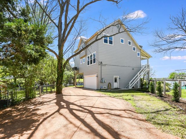 1332 S Lakeside Drive, Burnet, TX 78611