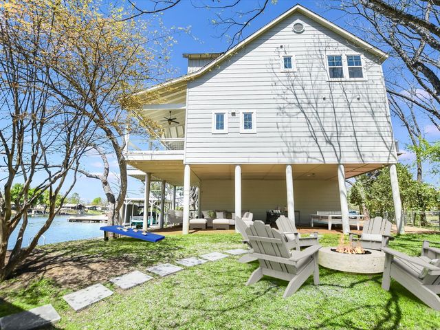 1332 S Lakeside Drive, Burnet, TX 78611