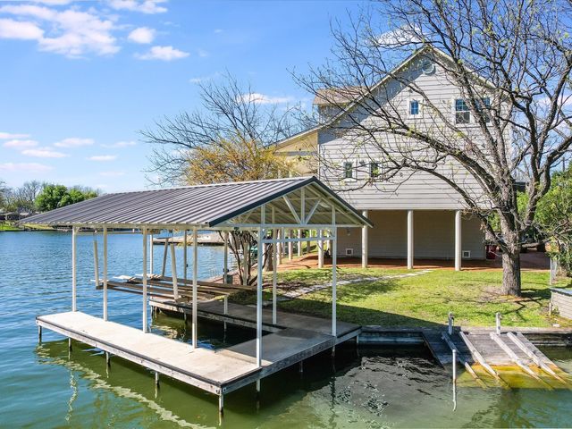 1332 S Lakeside Drive, Burnet, TX 78611