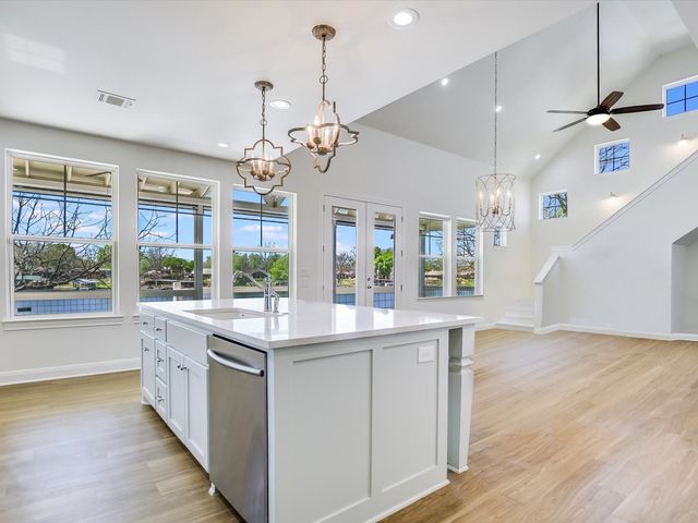 1332 S Lakeside Drive, Burnet, TX 78611