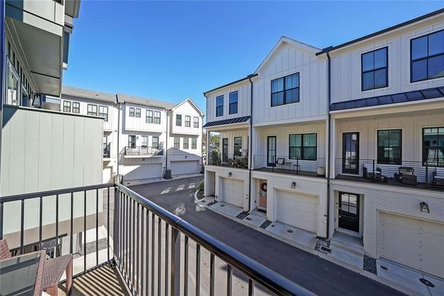 154 Chestnut Circle 80, Atlanta, GA 30342