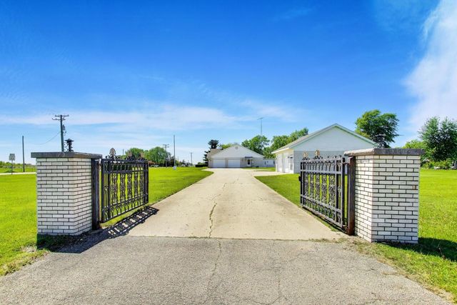 20 N Carbon Hill Road, Coal City, IL 60416