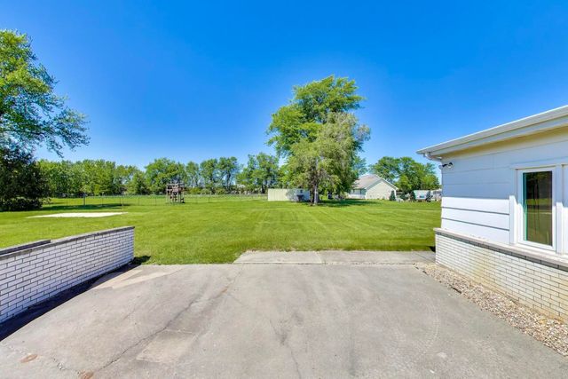 20 N Carbon Hill Road, Coal City, IL 60416