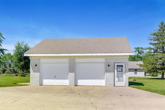 20 N Carbon Hill Road, Coal City, IL 60416