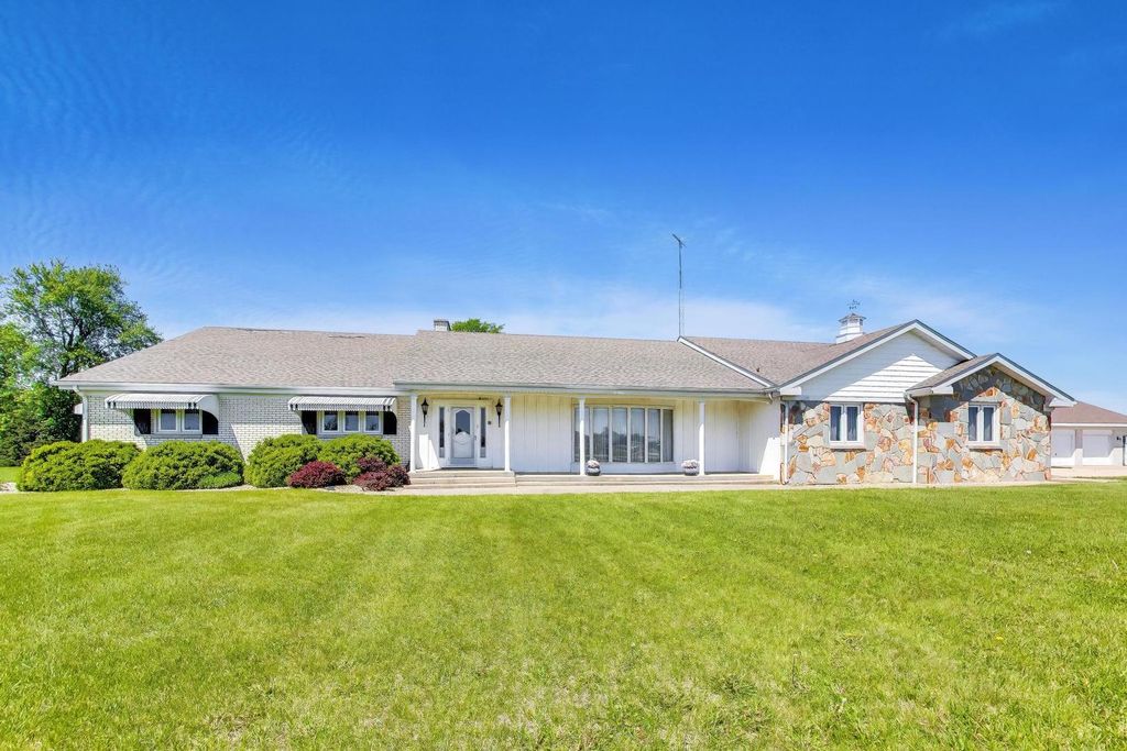 20 N Carbon Hill Road, Coal City, IL 60416