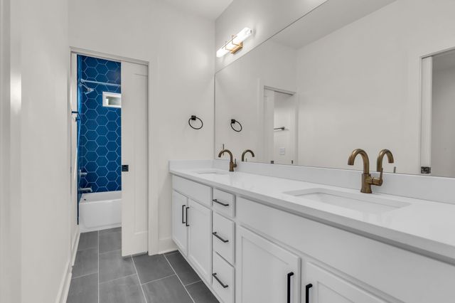 715 32nd Ave, N, Nashville, TN 37209