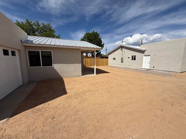 3745 San Isidro Street NW, Albuquerque, NM 87107