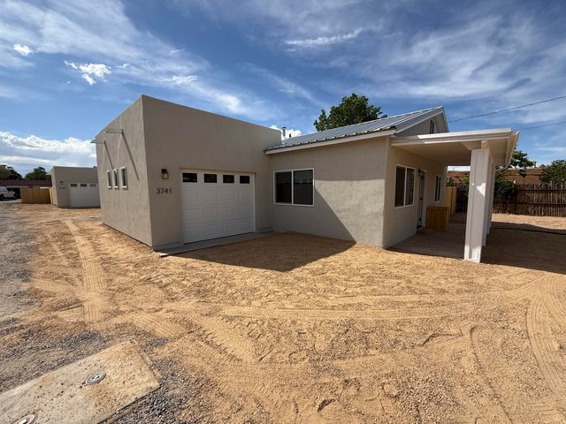 3745 San Isidro Street NW, Albuquerque, NM 87107