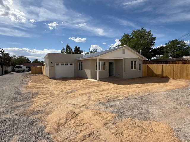 3745 San Isidro Street NW, Albuquerque, NM 87107