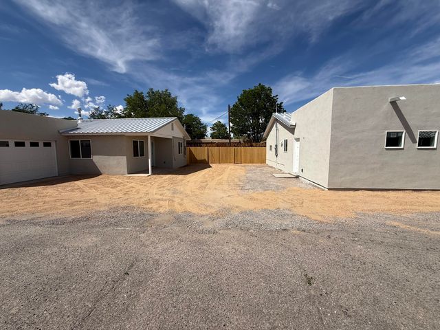 3745 San Isidro Street NW, Albuquerque, NM 87107
