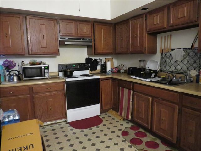 1216 Amanda St, Carrick, PA 15210