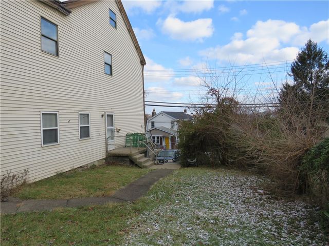 1216 Amanda St, Carrick, PA 15210