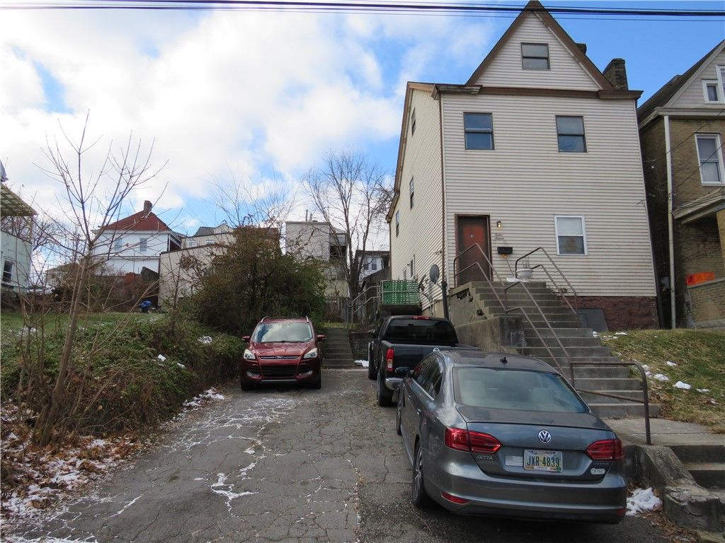 1216 Amanda St, Carrick, PA 15210