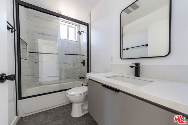 6702 Balboa Boulevard A, Van Nuys (los Angeles), CA 91406