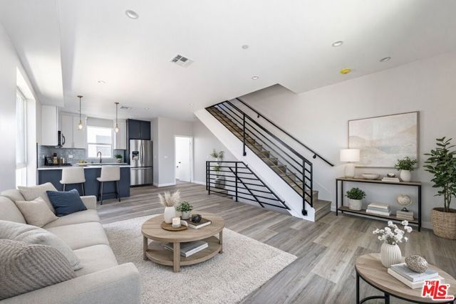 6702 Balboa Boulevard A, Van Nuys (los Angeles), CA 91406