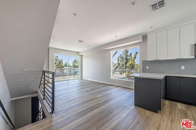 6702 Balboa Boulevard A, Van Nuys (los Angeles), CA 91406