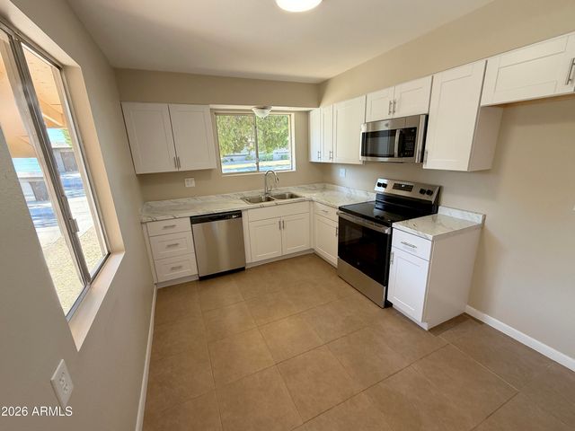 10012 W LAKEVIEW Circle, Sun City, AZ 85351