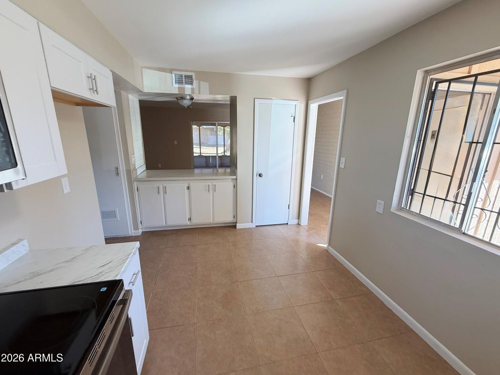 10012 W LAKEVIEW Circle, Sun City, AZ 85351 — photo 5