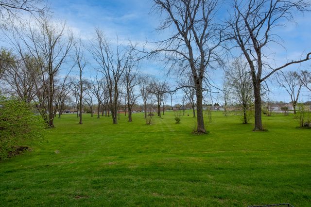 231 Sweetbriar Court, Lowell, IN 46356