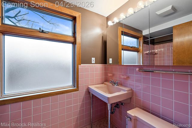 810 CHESTNUT Street, Birmingham, MI 48009