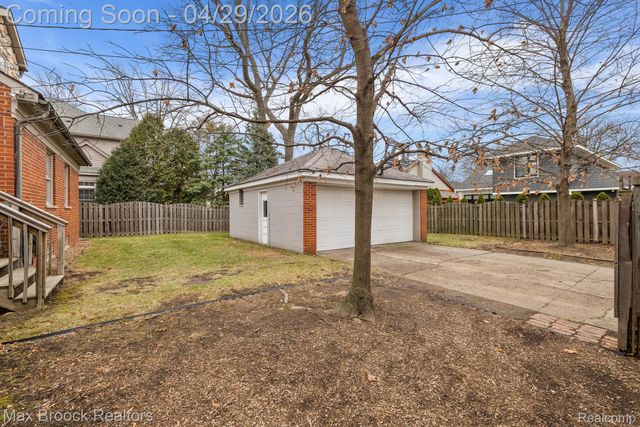 810 CHESTNUT Street, Birmingham, MI 48009