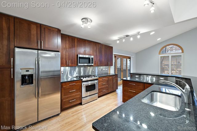 810 CHESTNUT Street, Birmingham, MI 48009