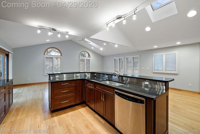 810 CHESTNUT Street, Birmingham, MI 48009