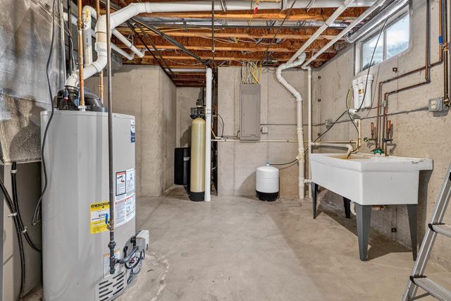 5280 Augustine Pointe COURT, Colgate, WI 53017