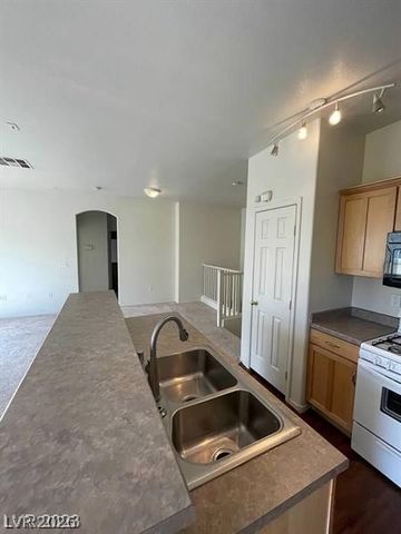 6316 BEIGE BLUFF Street 201, North Las Vegas, NV 89081