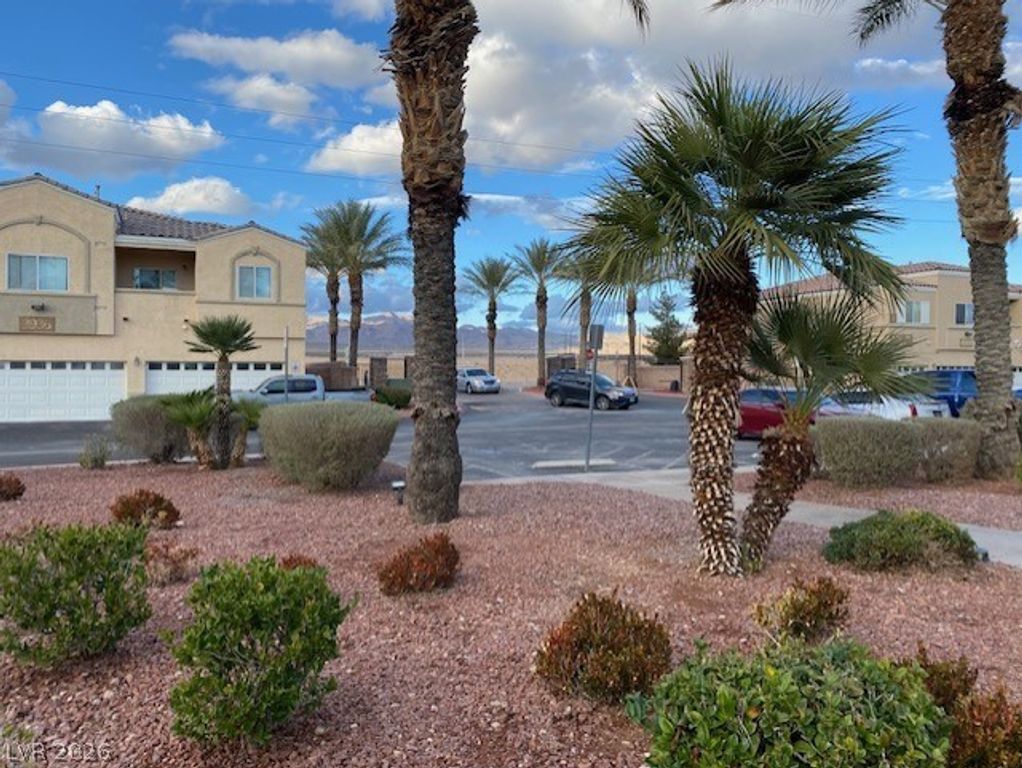 6316 BEIGE BLUFF Street 201, North Las Vegas, NV 89081 — photo 2