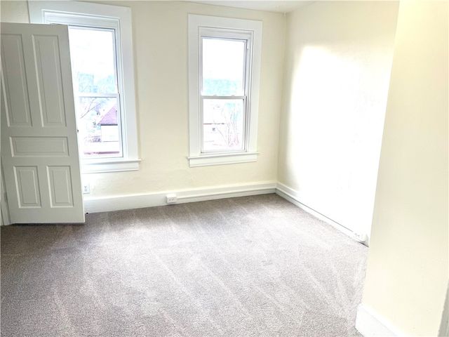 1137 Taylor Ave, New Kensington, PA 15068