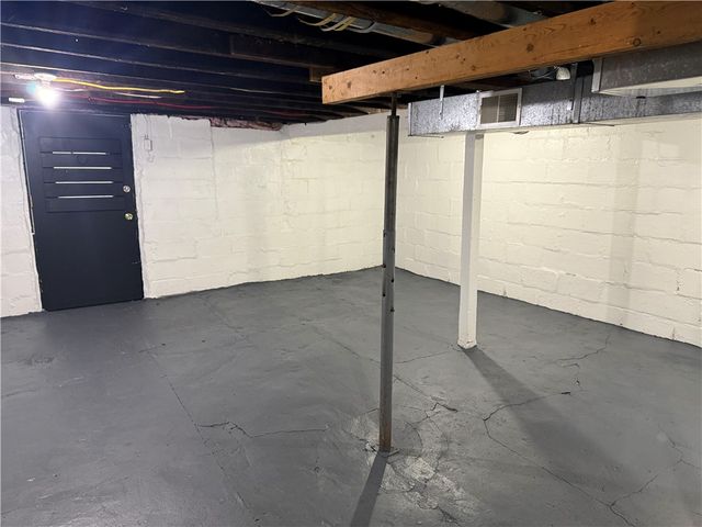 1137 Taylor Ave, New Kensington, PA 15068