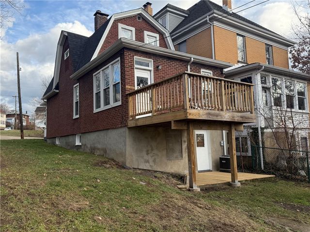 1137 Taylor Ave, New Kensington, PA 15068