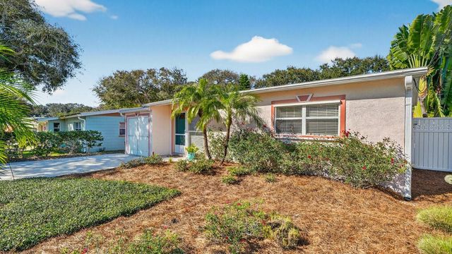 810 E 9TH AVENUE, New Smyrna Beach, FL 32169