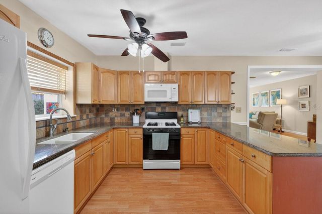 810 E 9TH AVENUE, New Smyrna Beach, FL 32169