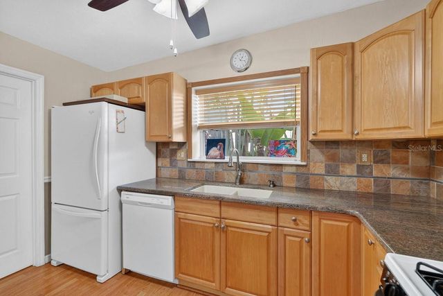 810 E 9TH AVENUE, New Smyrna Beach, FL 32169