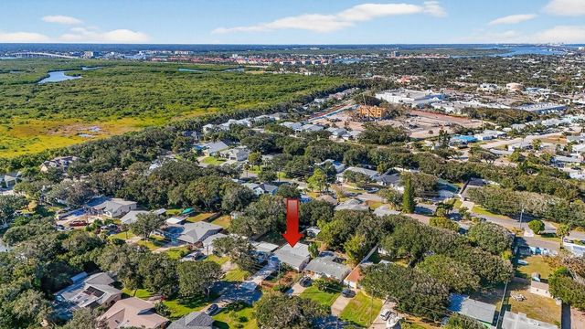 810 E 9TH AVENUE, New Smyrna Beach, FL 32169