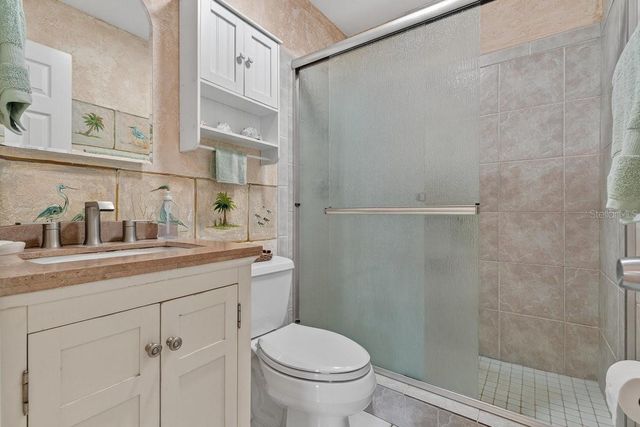 810 E 9TH AVENUE, New Smyrna Beach, FL 32169