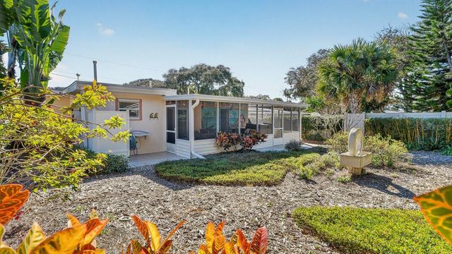 810 E 9TH AVENUE, New Smyrna Beach, FL 32169
