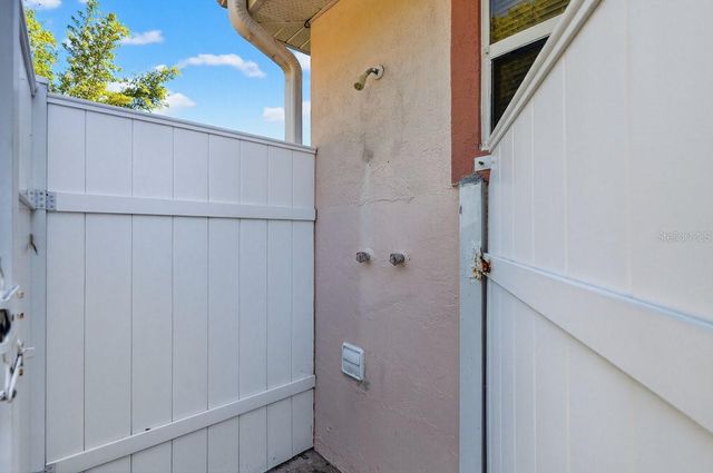 810 E 9TH AVENUE, New Smyrna Beach, FL 32169