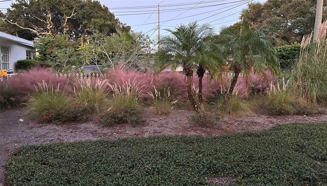 810 E 9TH AVENUE, New Smyrna Beach, FL 32169