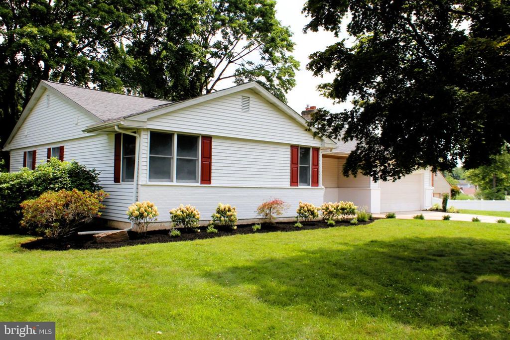 2010 WEATHERTON DR, Wilmington, DE 19810
